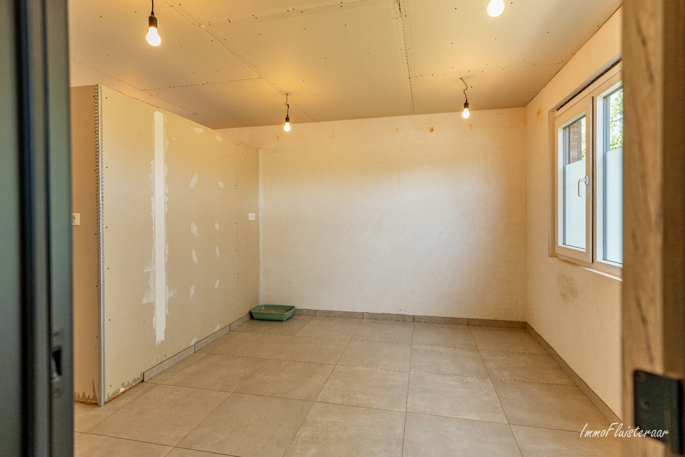 Gerenoveerde woning met praktijkruimte en paardenstal op 9.019 m2 te Balen 