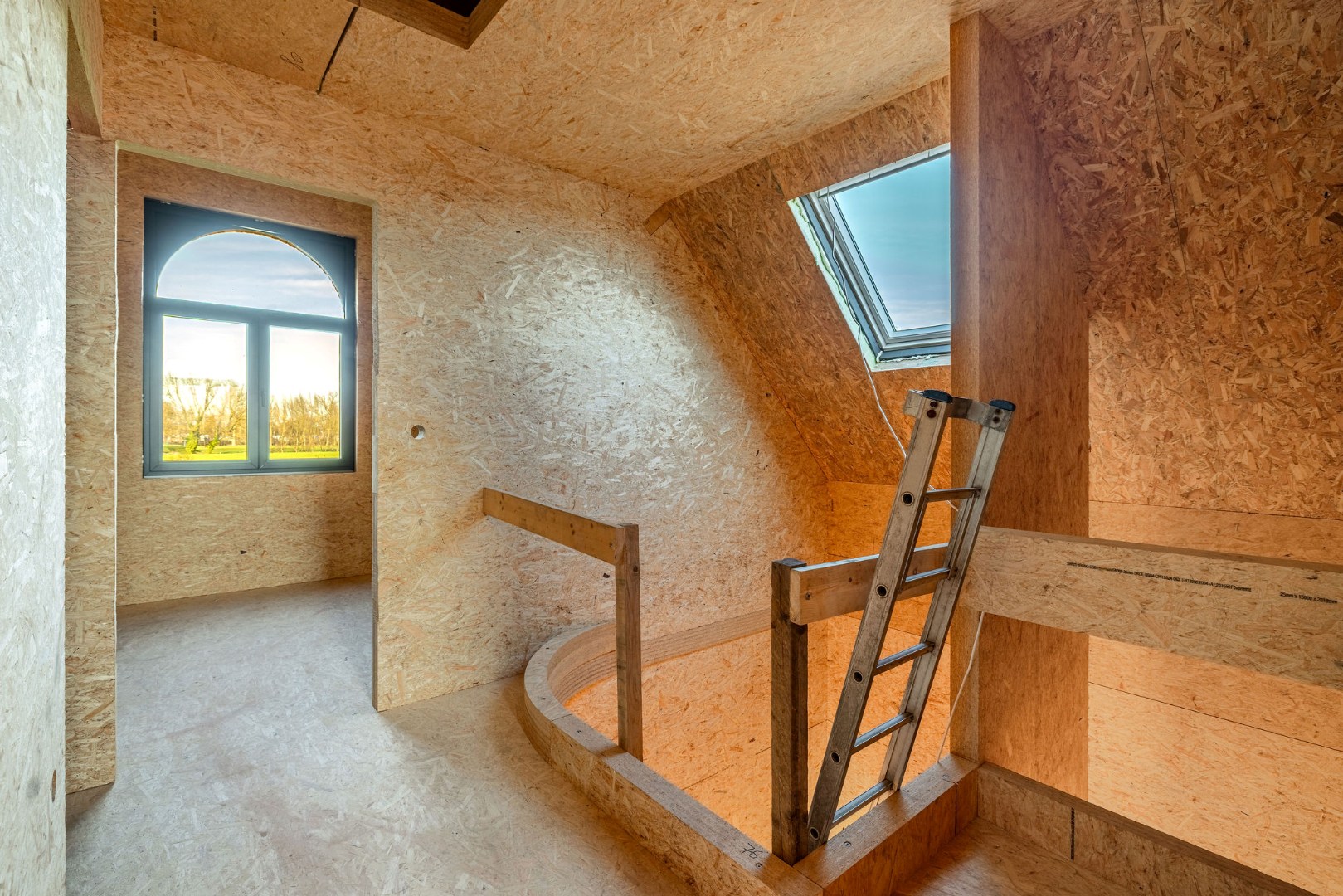 Exclusieve woning met 5 slaapkamers en royale tuin in Kruibeke, vlak bij Antwerpen 