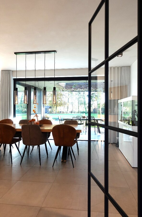 Uitzonderlijke luxe villa (2022) met prachtige tuin &amp; 5 slaapkamers op 2.162m² 