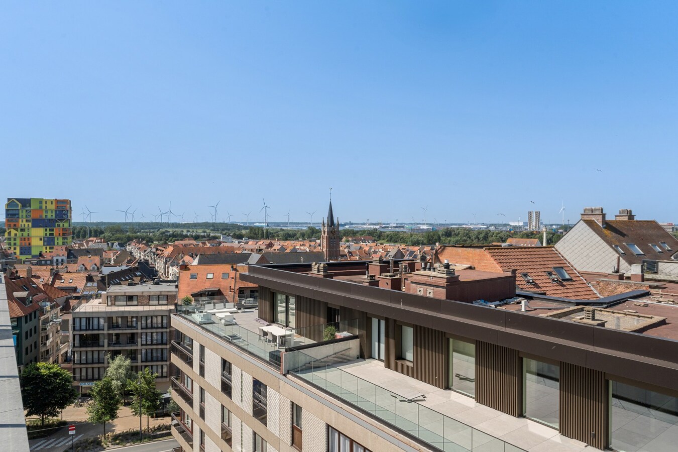 Exclusief hoekpenthouse met uitzonderlijk zeezicht en riant zonneterras in Heist. 