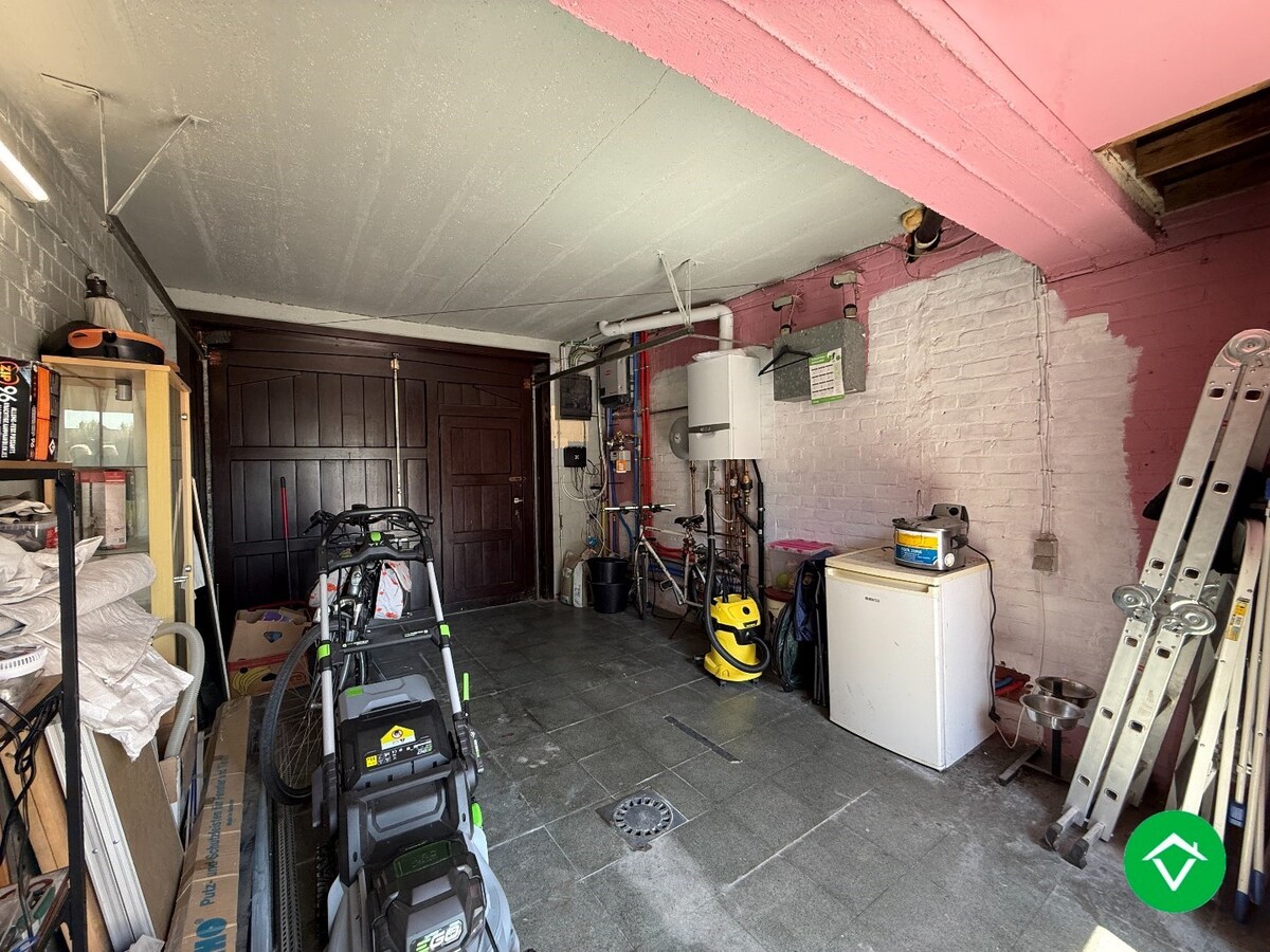 Charmante woning met twee slaapkamers, diepe tuin en ruime garage 