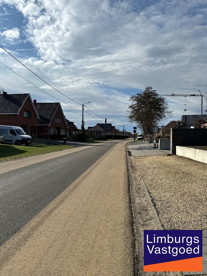 Nieuwbouwwoning, open bebouwing, 3 slpk, 14a 53ca, rustig gelegen te Kermt 