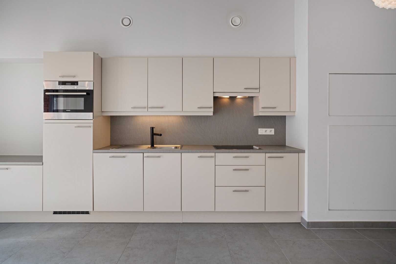 Studio met ruim terras, ondergrondse autostaanplaats en private kelderberging in Leuven! - EPC 60 kWh/m² - bewoonbare opp. 47 m² 