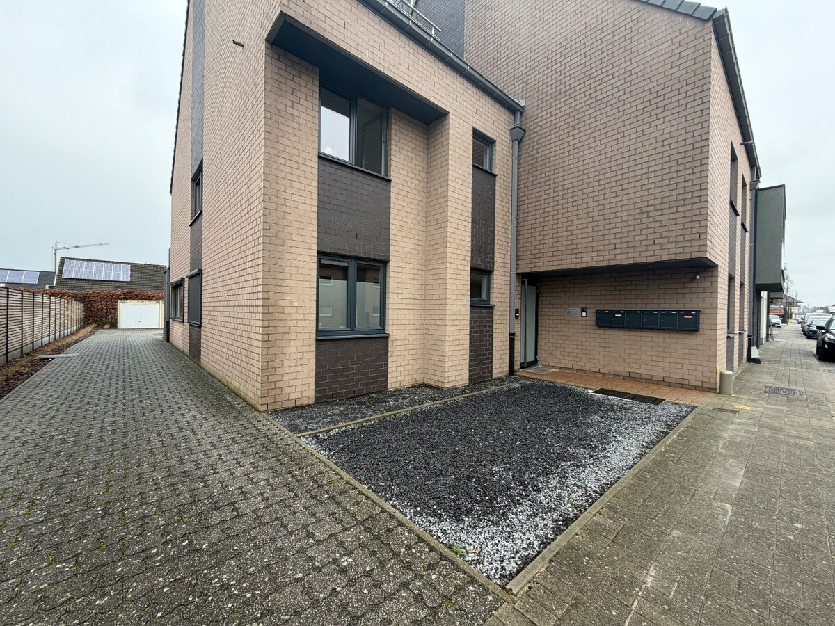 1-slpk appartement met terras en garage. 