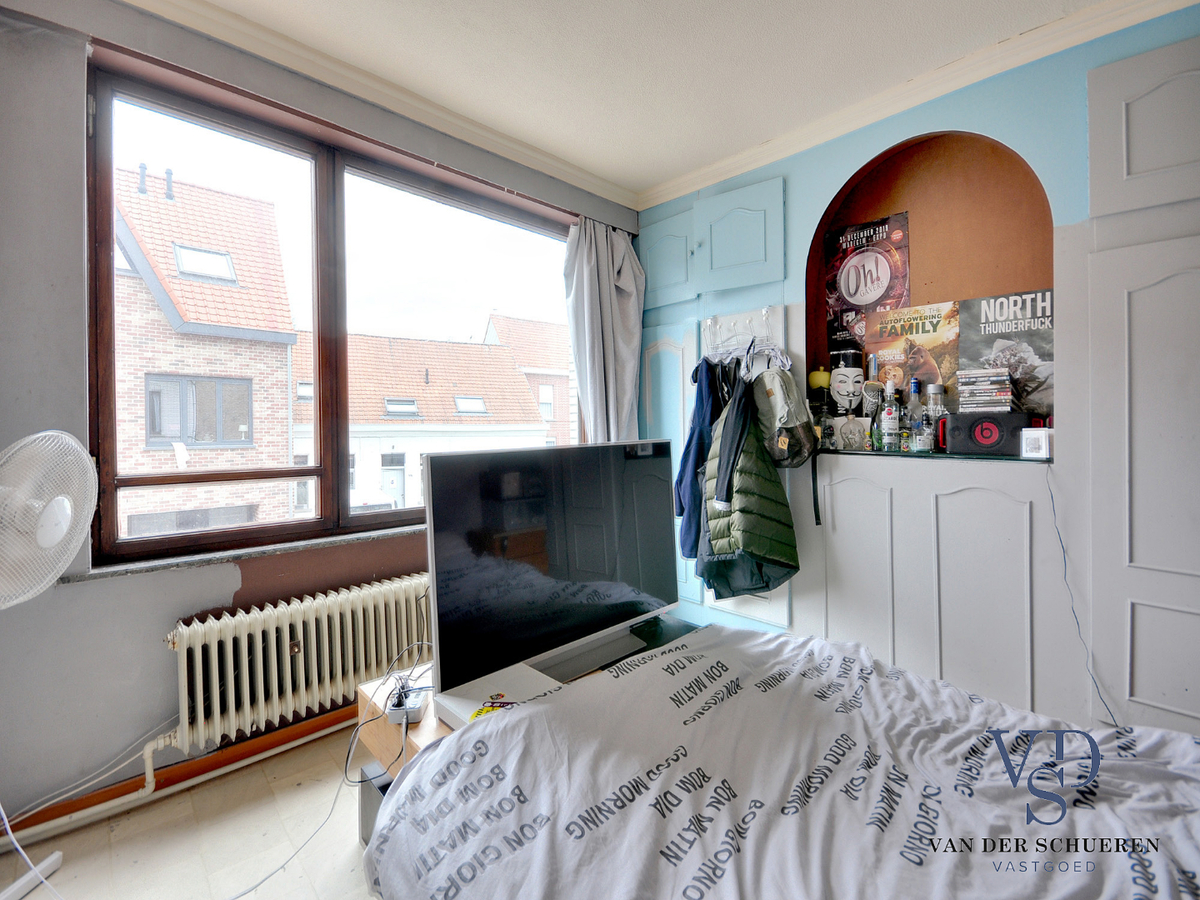 Op te frissen gezinswoning in hartje Gavere ! 