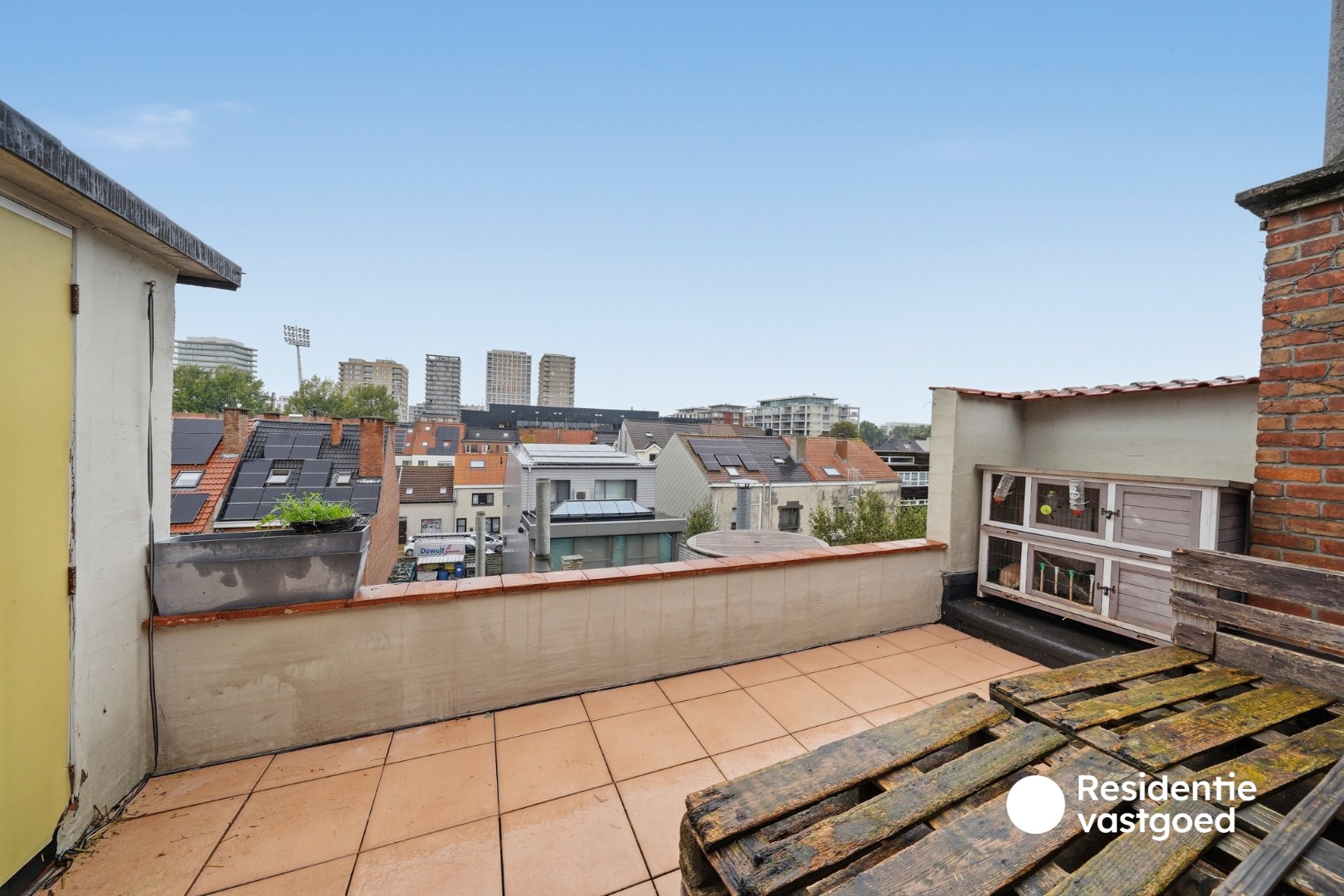 Instapklaar dakappartement met terras op centrale ligging 
