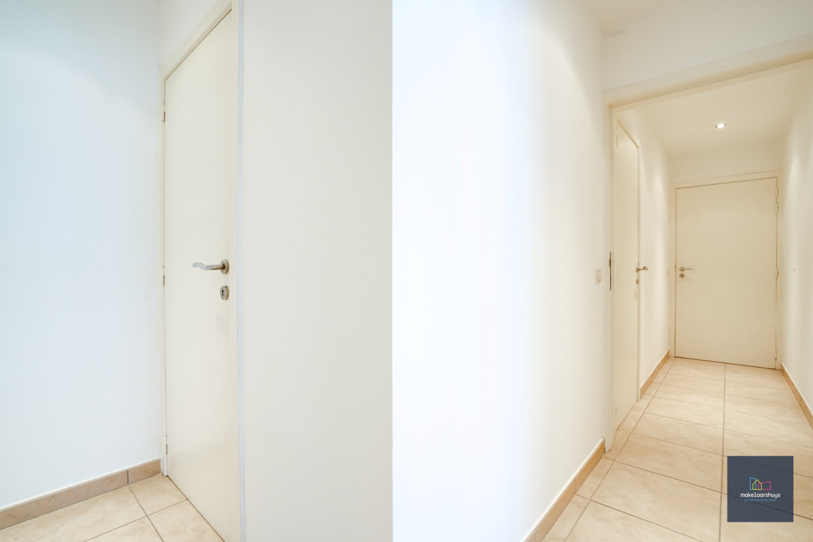 Goedgelegen 2slpk-appartement met terras en staanplaats 