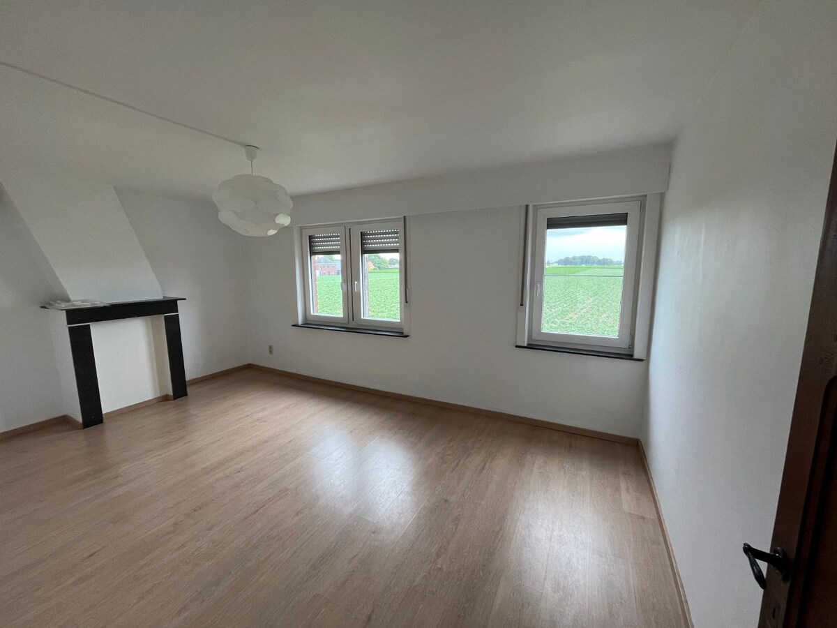 Knusse Half Open Bebouwing 