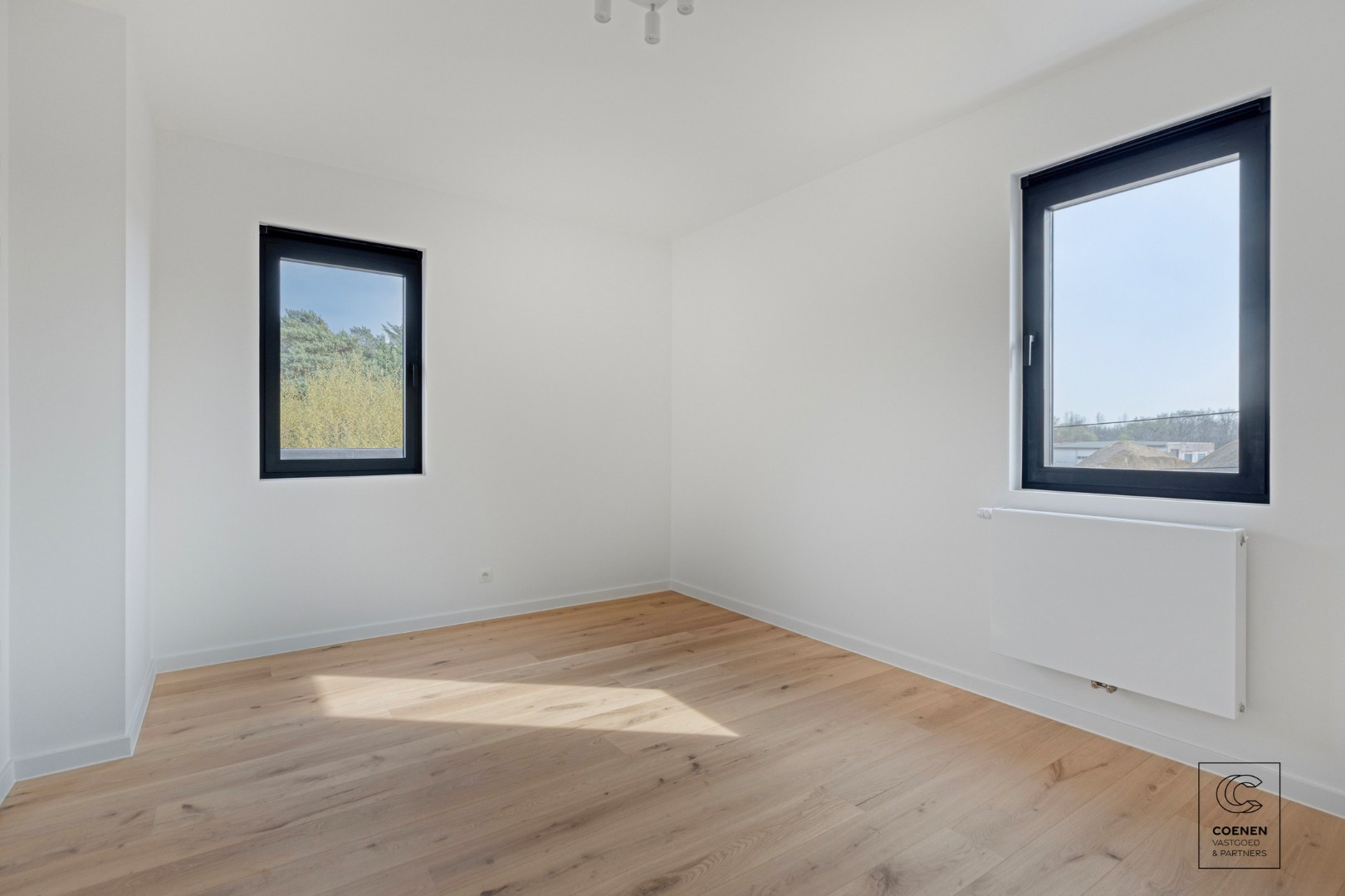 Prachtig gerenoveerde woning met 4 slpk, 2 badkamer en riante tuin op een toplocatie te Rijmenam! 