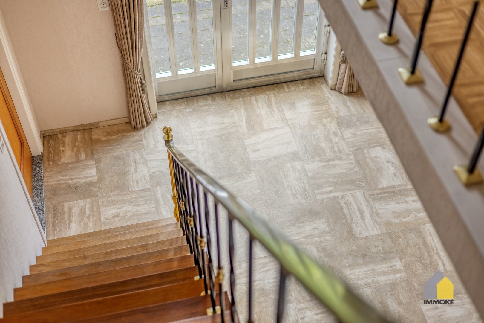 Neeroeteren: Op te frissen, vrijstaande woning op 8 a 26 ca met 5 slpks. 