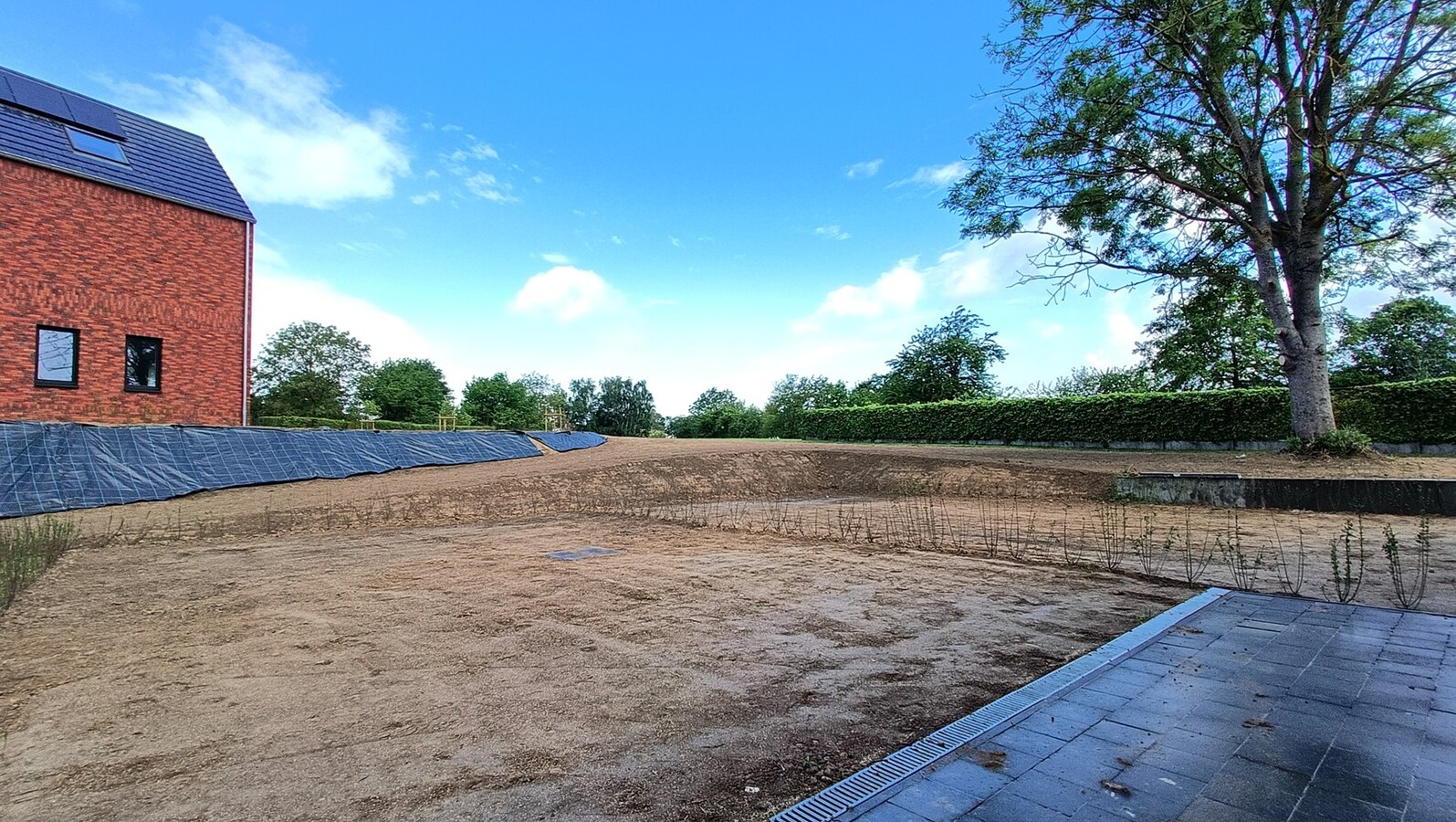 Nieuwbouwappartement met tuin en terras 