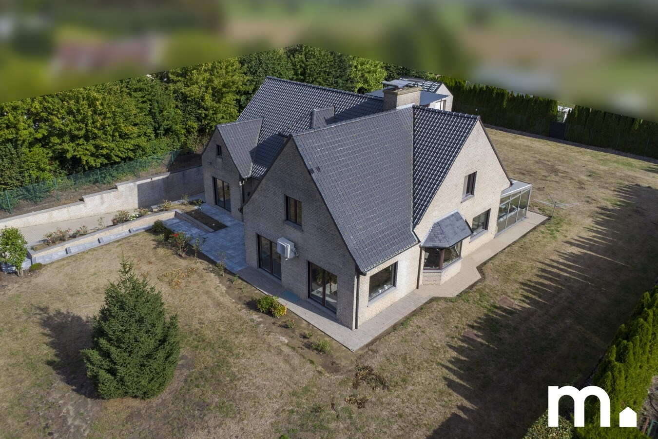 Unieke Villa te Roeselare op 1941m² en 381m² bewoonbare oppervlakte! 