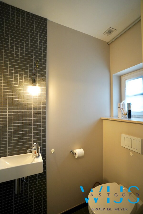 INSTAPKLAAR woonhuis met ZUIDgerichte tuin te Boekhoute ! 