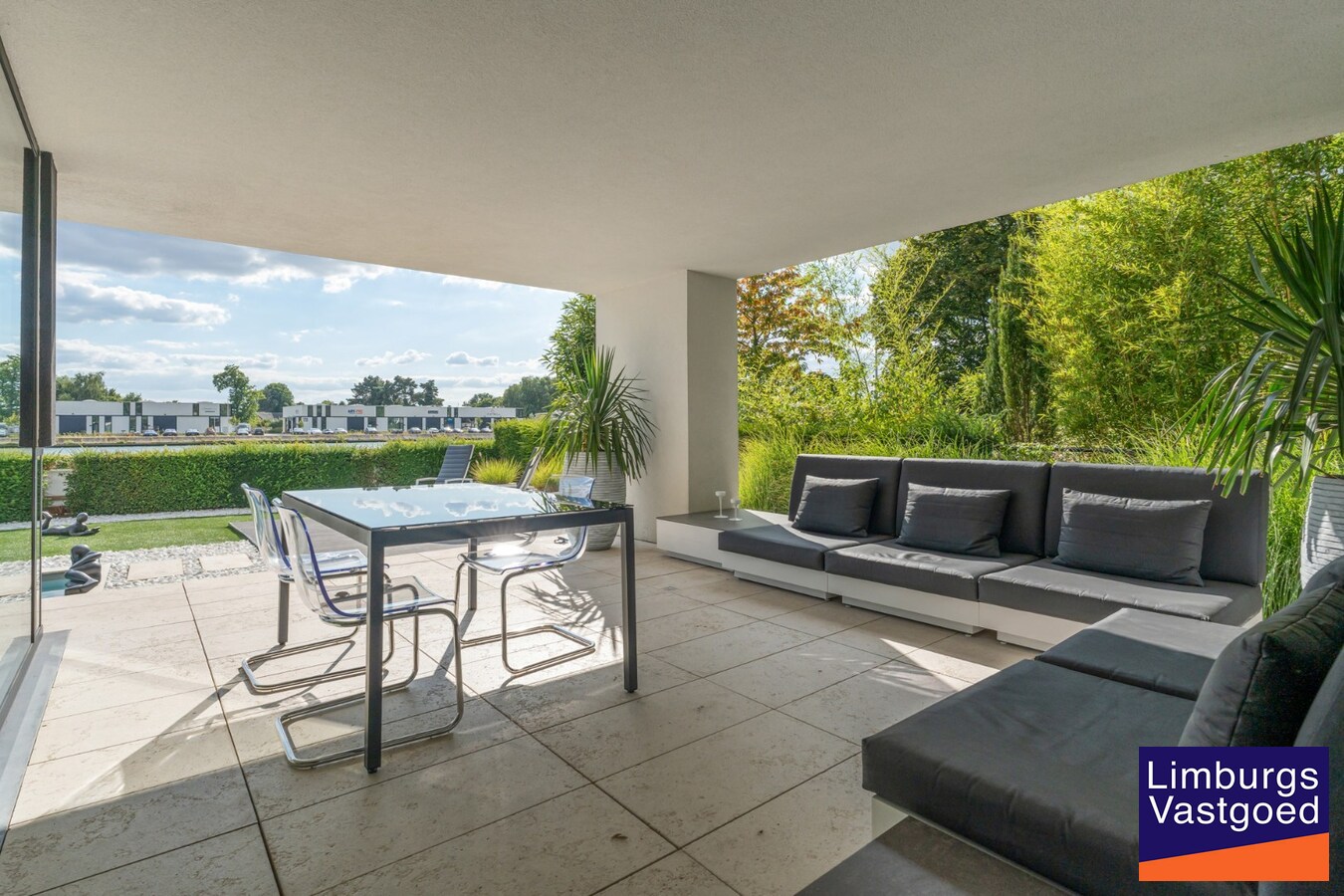 Unieke designvilla met zwembad en panoramisch uitzicht op het Albertkanaal 