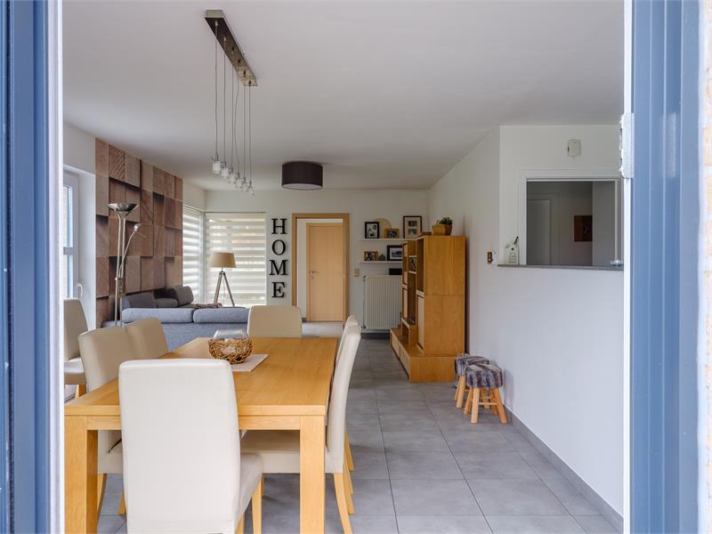 Prachtige, instapklare, halfopen bebouwing in rustige, residentiële wijk in Sleidinge. 