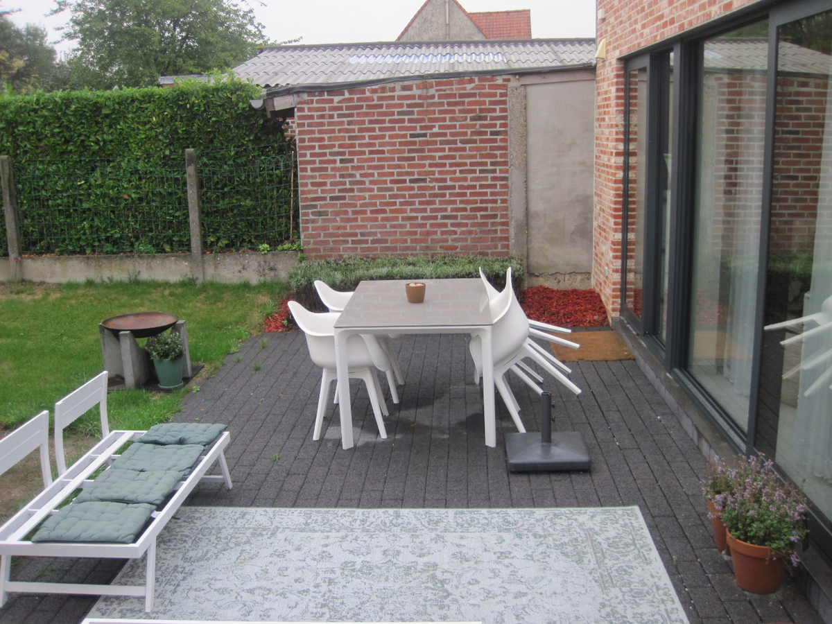 Exceptioneel ruim gelijkvloers appartement. Geen vaste kosten ! 