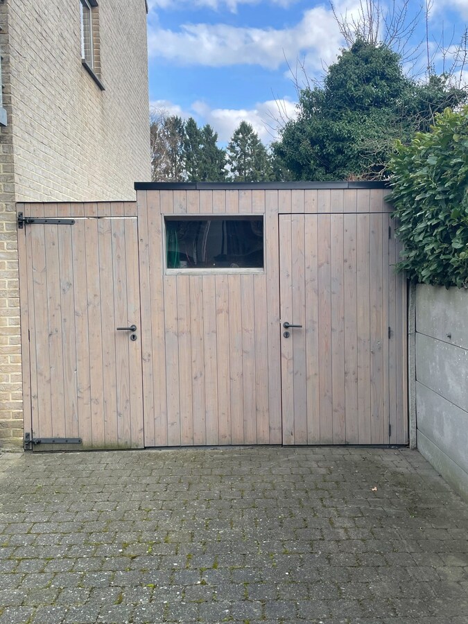 Verzorgde bel-etagewoning met 3 slpk, terras, patio  en garage nabij het centrum van As. 