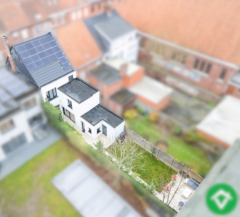 Hoog gerenoveerde woning met tuin en 4 slaapkamers te Roeselare 