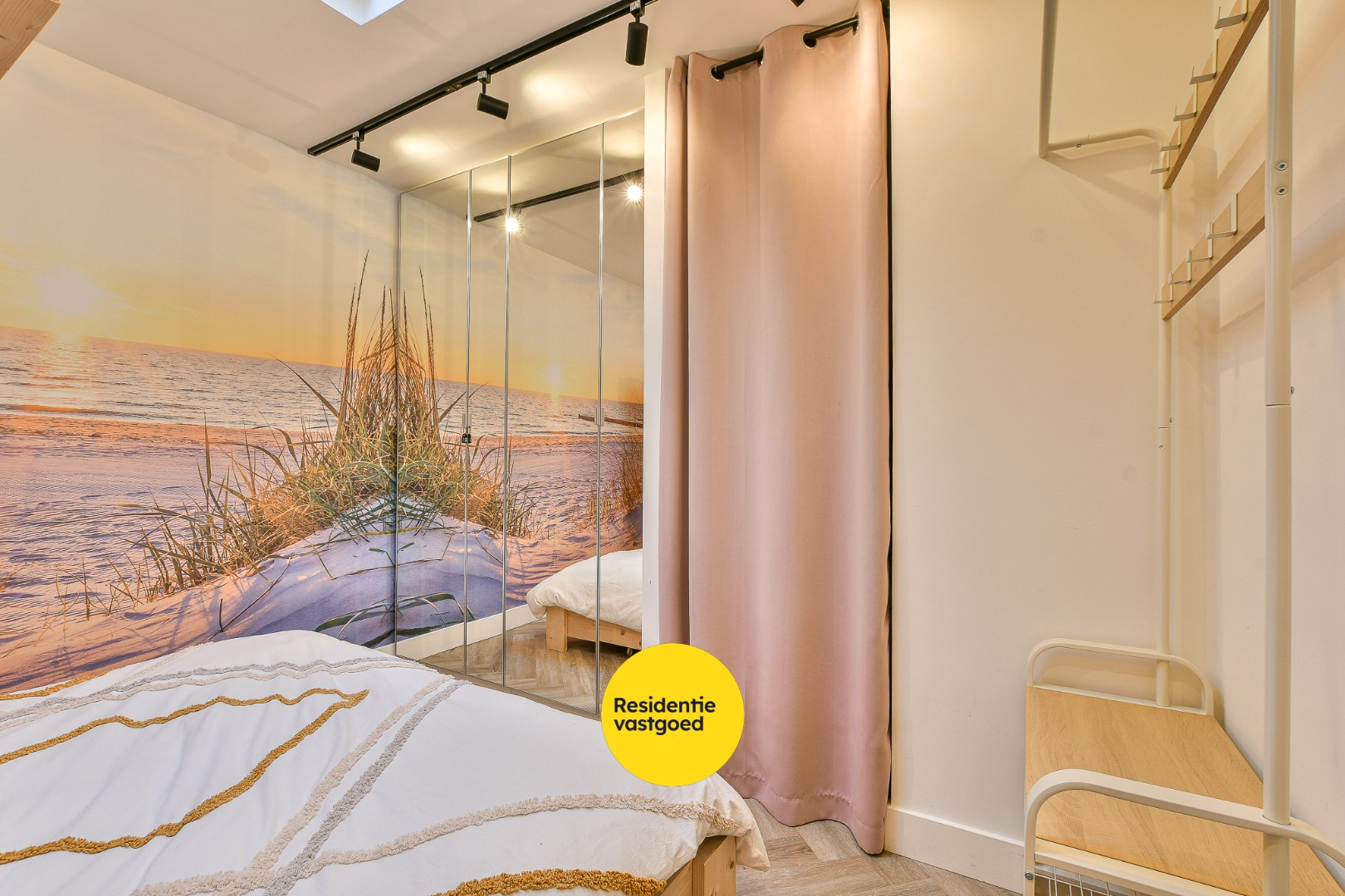 Volledig vernieuwd appartement te koop - achterkant zeedijk Wenduine! 