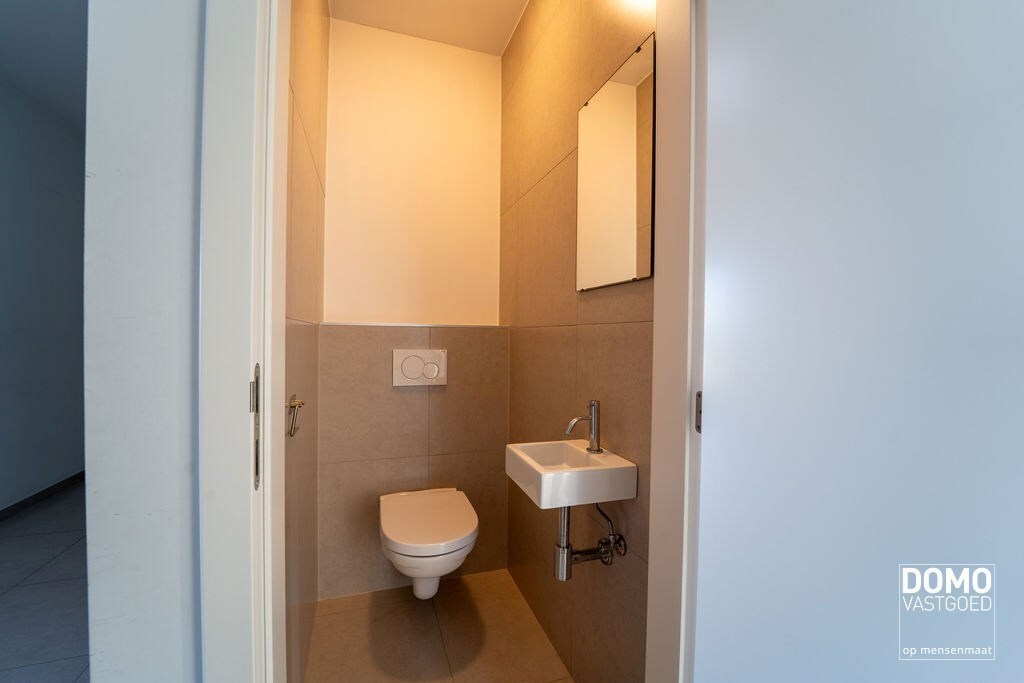 LUXE PENTHOUSE APPARTEMENT VAN 192 M² MET 3 SLAAPKAMERS, 2 TERASSEN, EN ONDERGRONDSE GARAGEBOX IN HASSELT (SINT-LAMBRECHTS-HERK) 