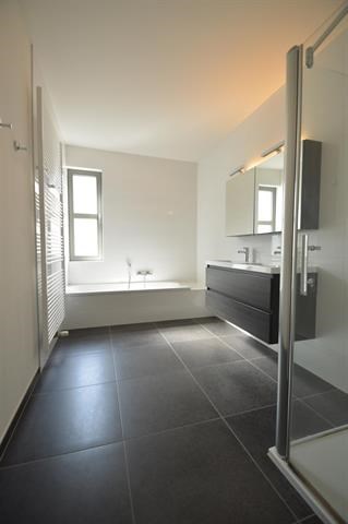 Prachtig appartement op de eerste verdieping met 3 slaapkamers, midden in het centrum gelegen 