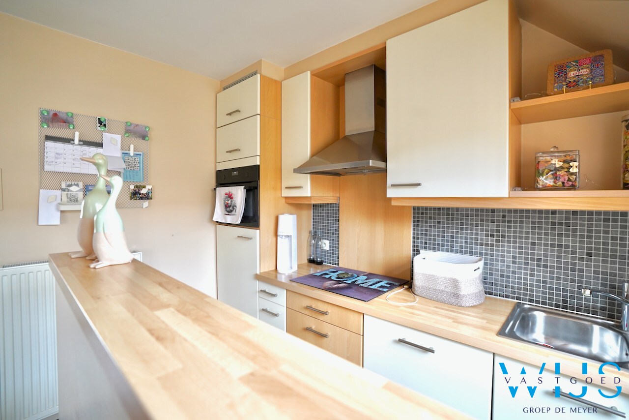 Charmant instapklaar tweeslaapkamer appartement in centrum Ertvelde! 