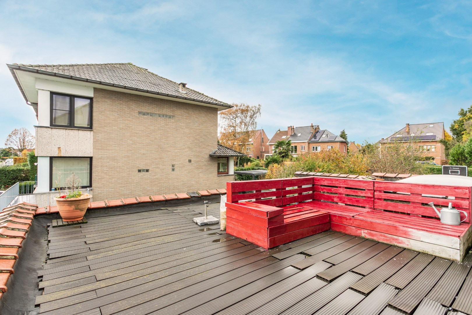 App 200m² met 3 slpks, terras en autostaanplaats te Halle 