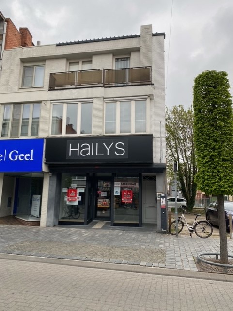 Verhuurd commerciële winkel - Geel