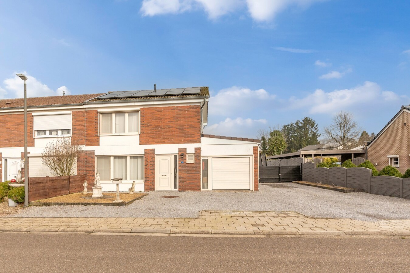 Ruime rustig gelegen woning met 3 slaapkamers. 