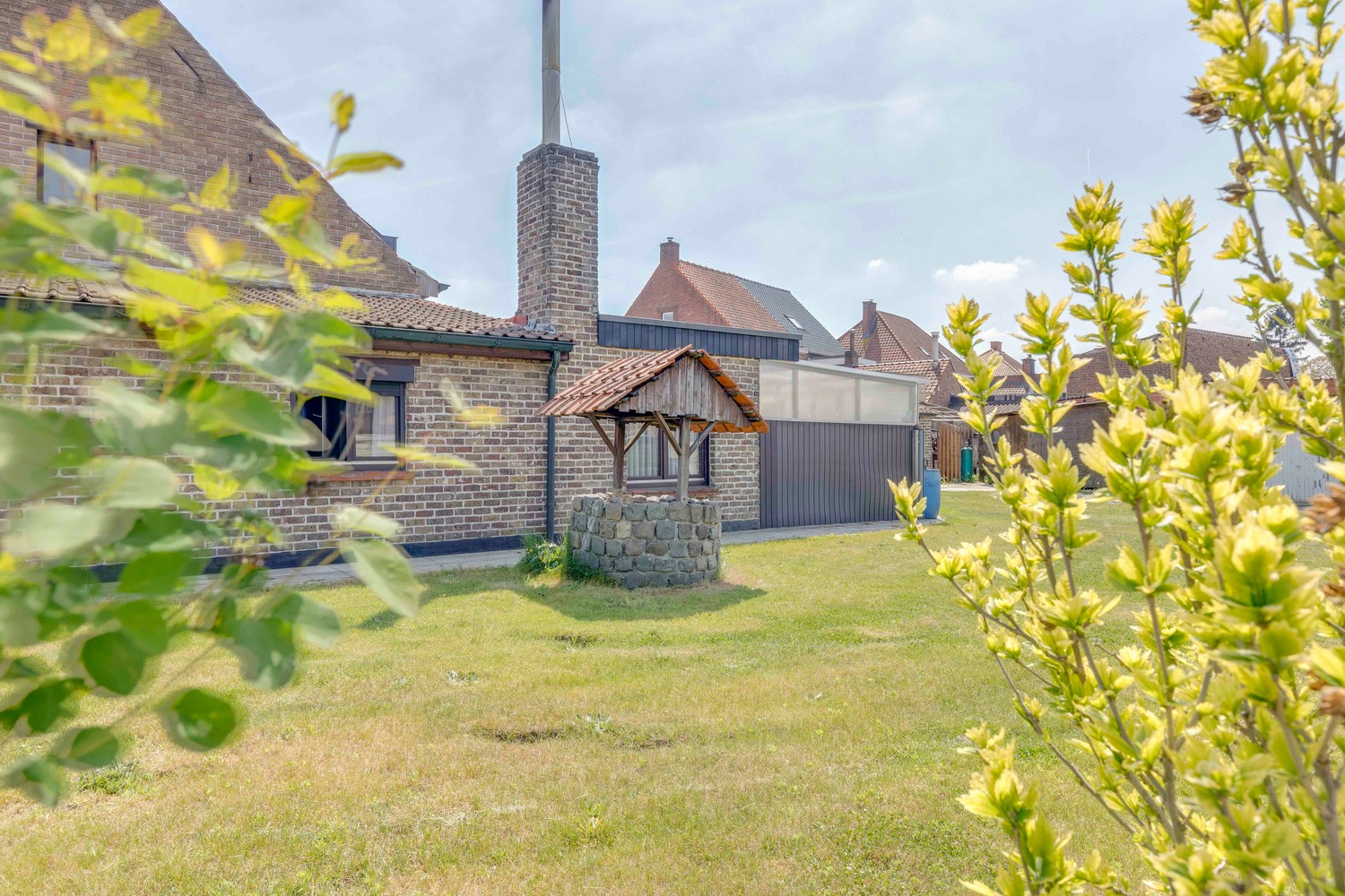 Centraal gelegen op te frissen gezinswoning gelegen op fietsafstand van het centrum van Zulte 