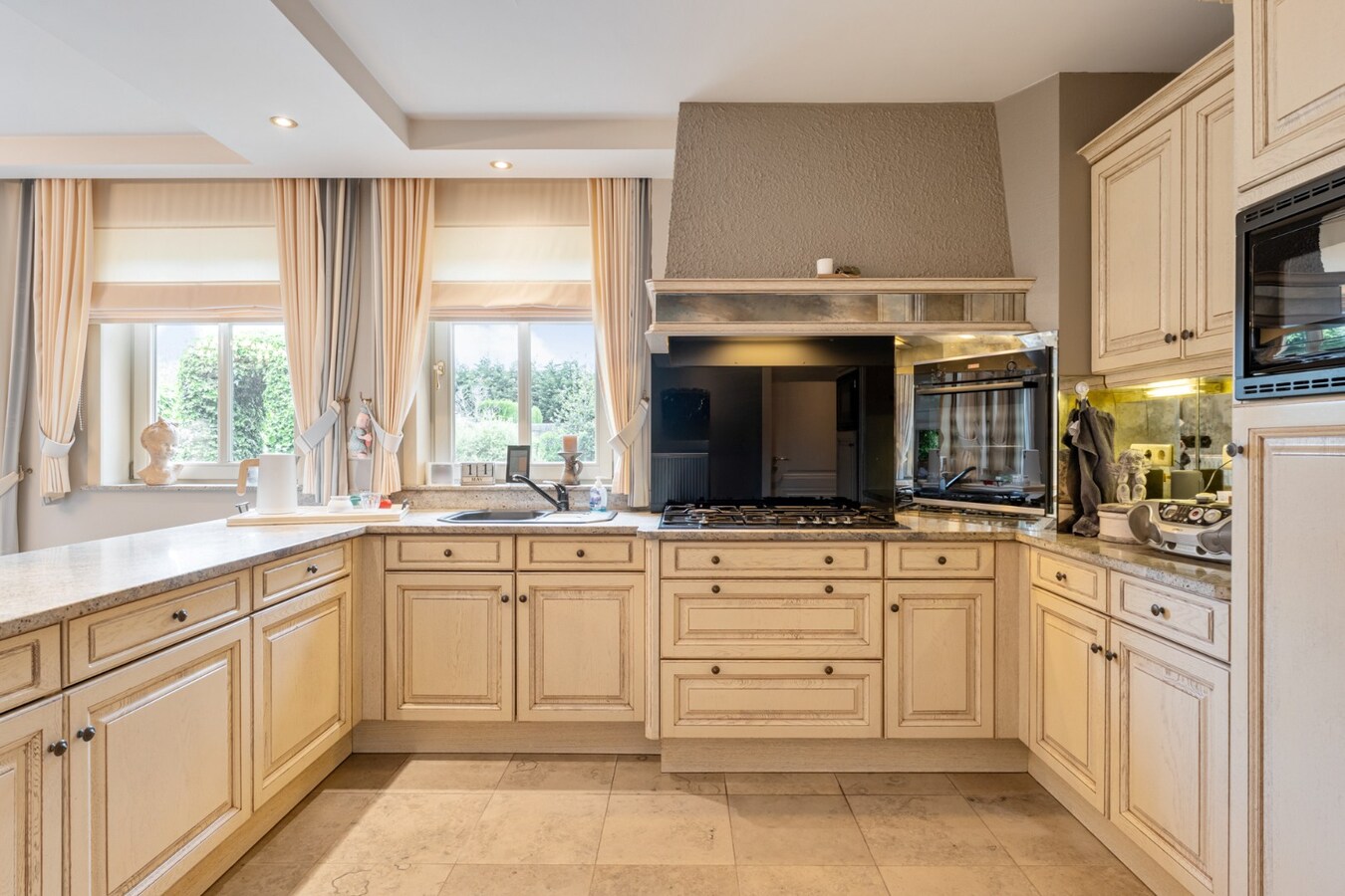 Stijlvolle, goed afgewerkte woning op een perceel van 6a32ca op een rustige locatie te Kinrooi! 