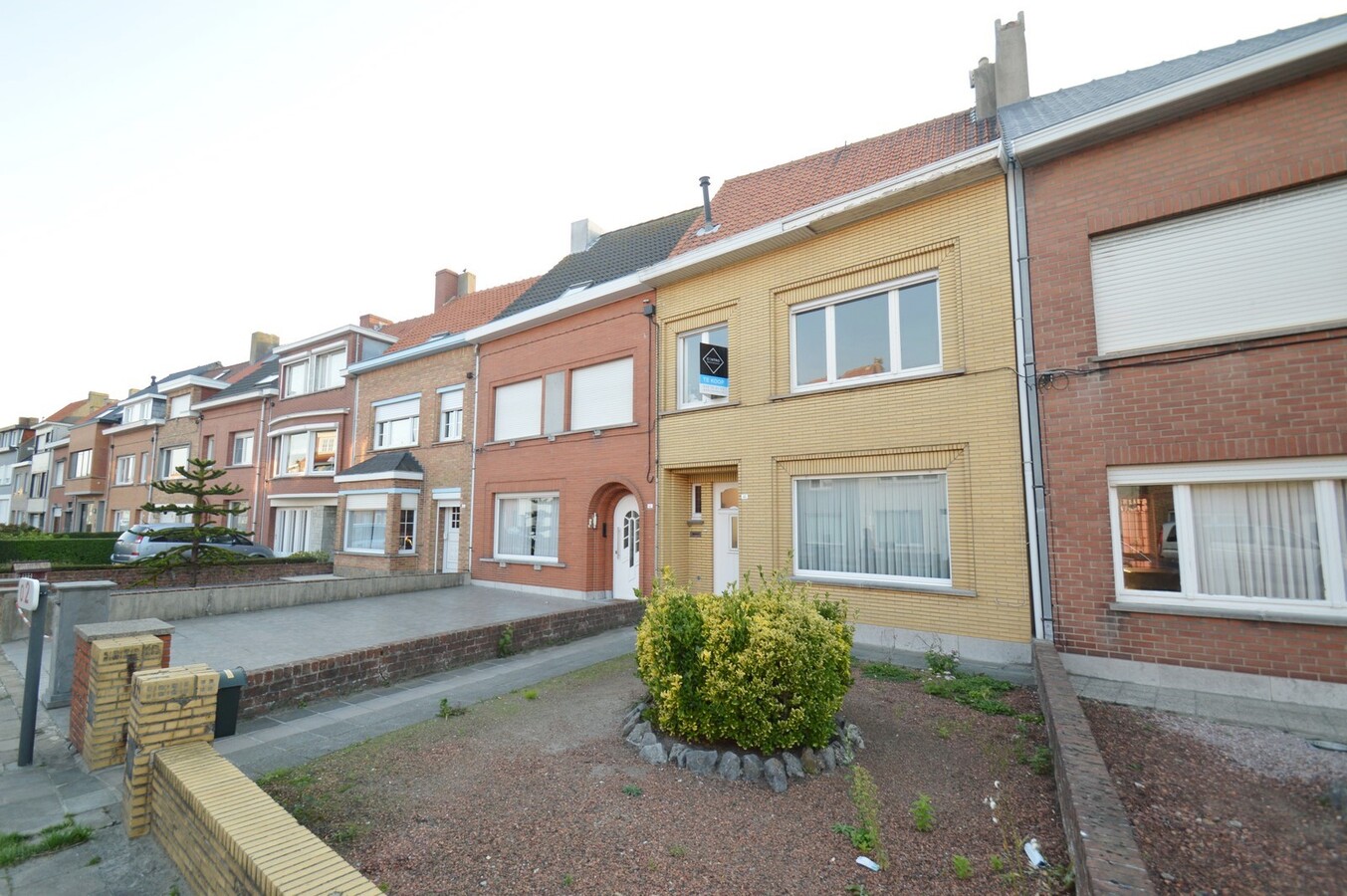 Woning met zuidgerichte tuin en uitweg - Heist 