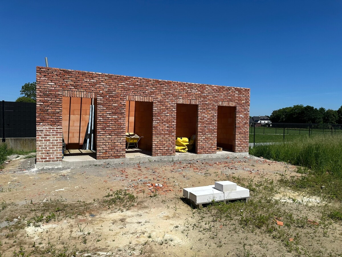 Nieuw gelijkvloers appartement met terras en tuintje 