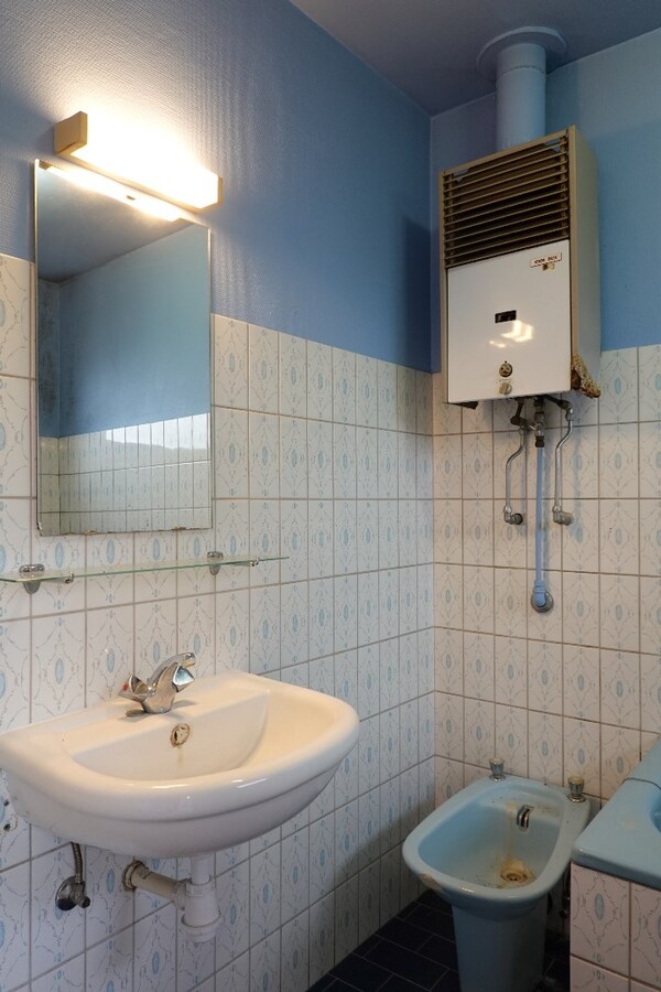 Te renoveren woning op uitstekende ligging in Varsenare 