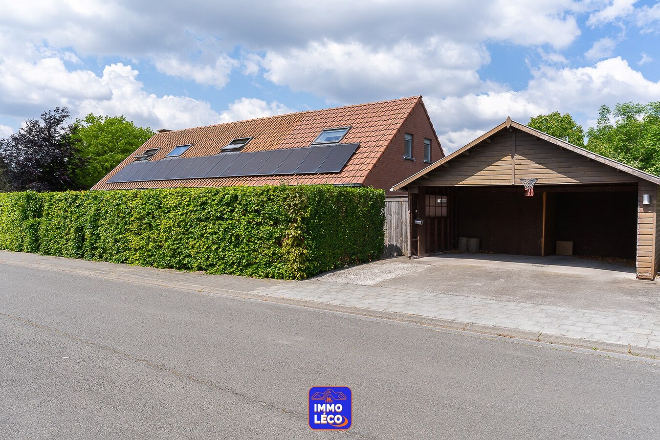 Semi "Plain-Pied" 6 chambres, 2 salles de bains, jardin, carport 2 voitures, COUP DE COEUR ! 