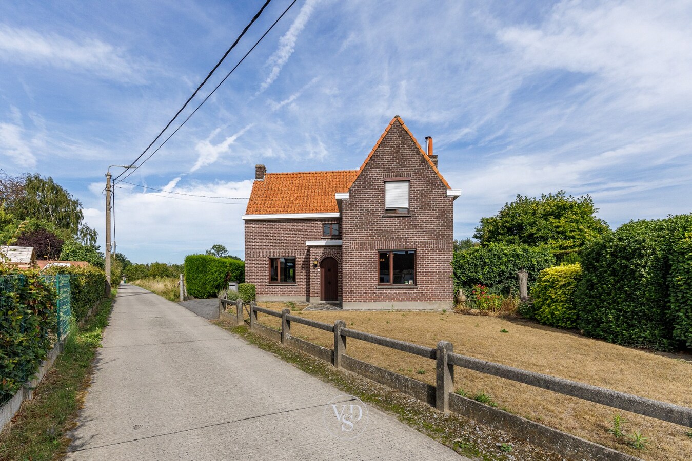 Landelijke woning - te renoveren. 