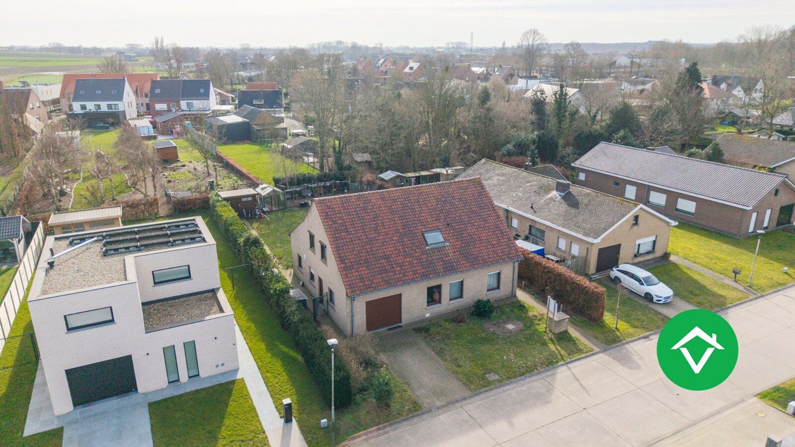 Alleenstaande woning met 5 slaapkamers en garage te Koekelare 