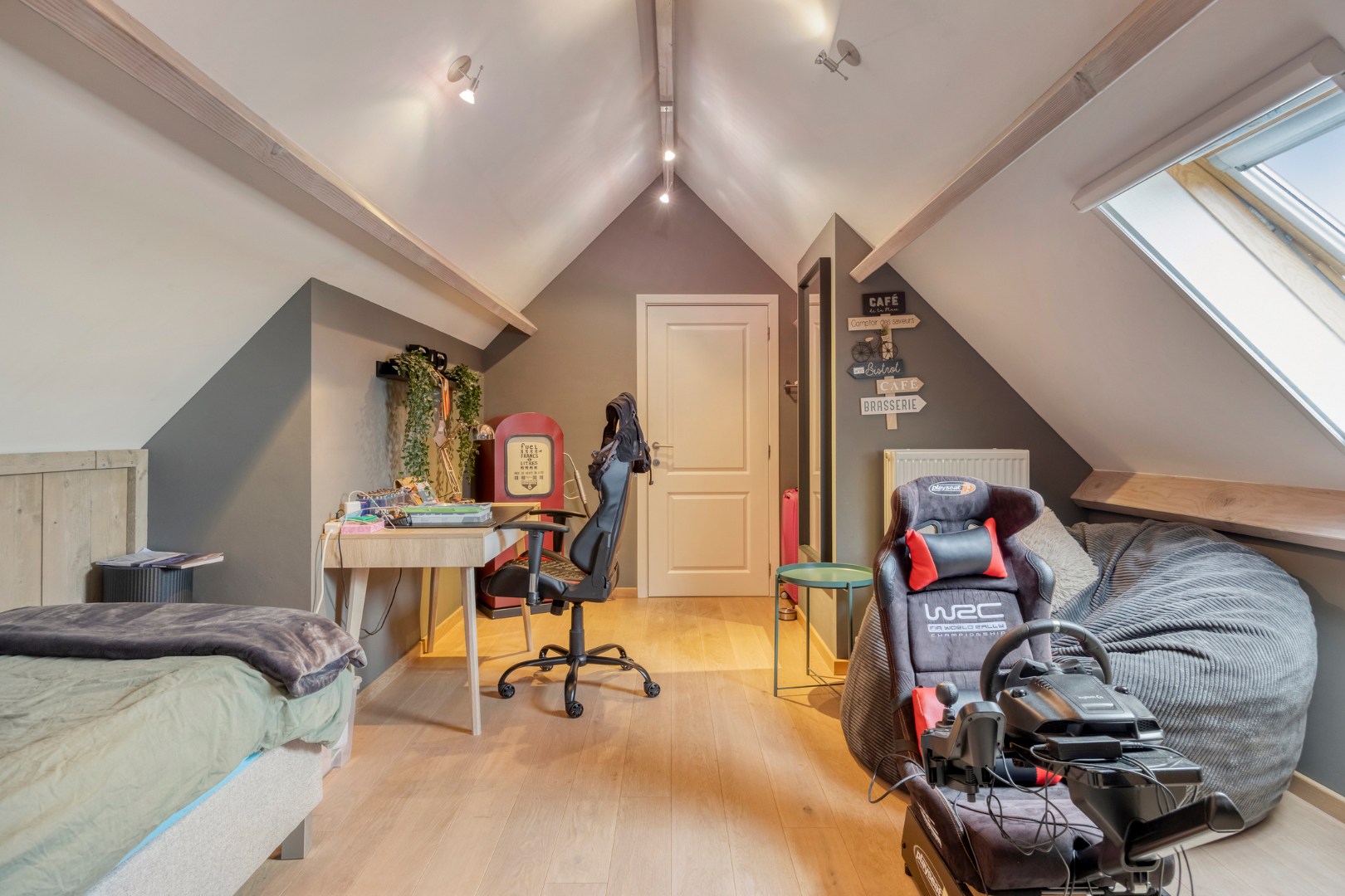 Instapklare duplex met 3 slpk., ruim terras en garage in Mol-Rauw 