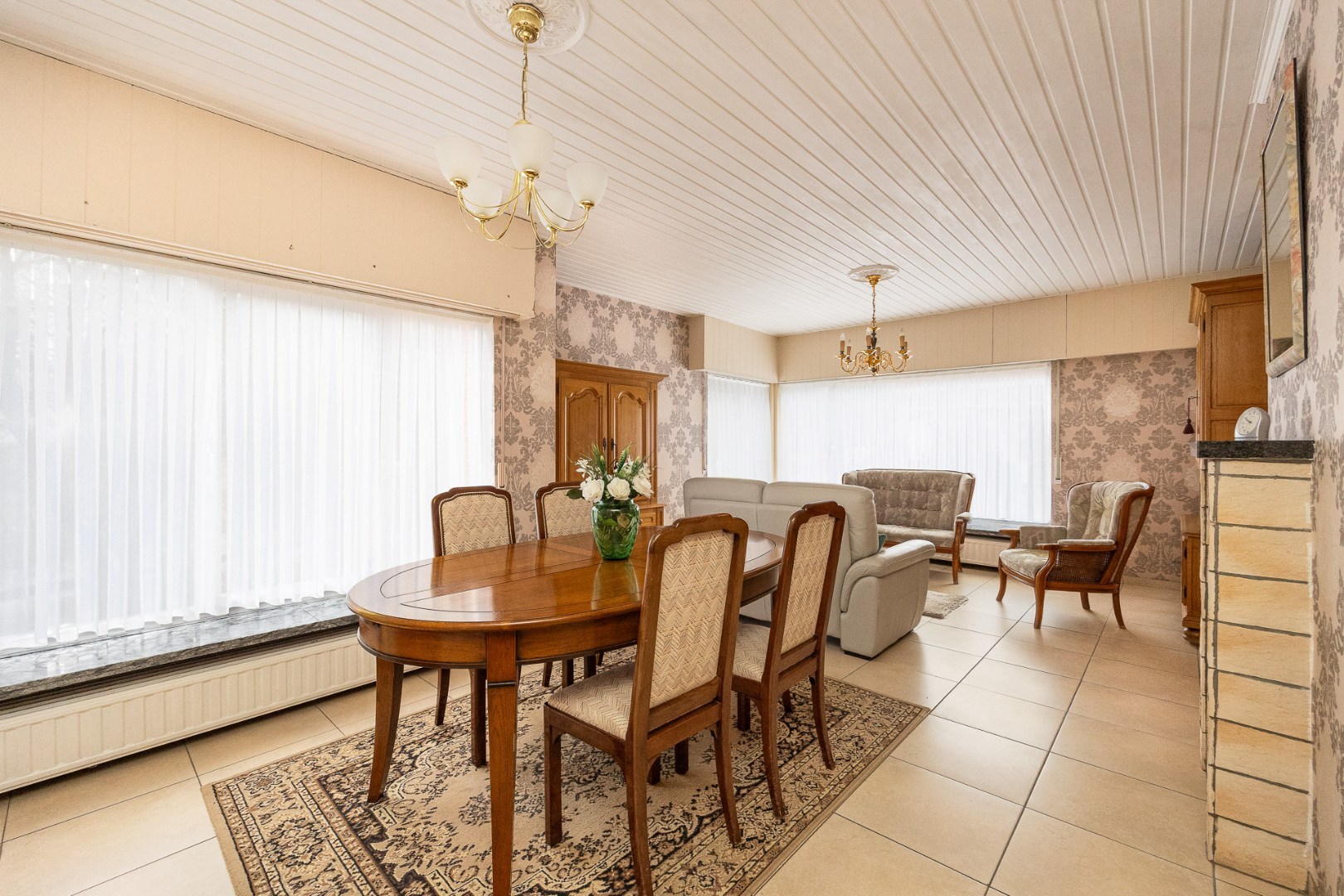 Gelijkvloers appartement met garage 