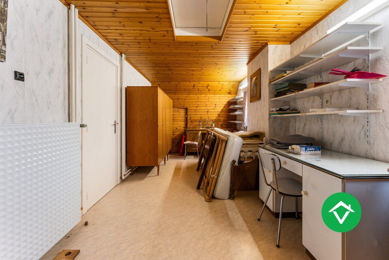 Ruime gezinswoning met vier slaapkamers en werkruimte te Kortemark 