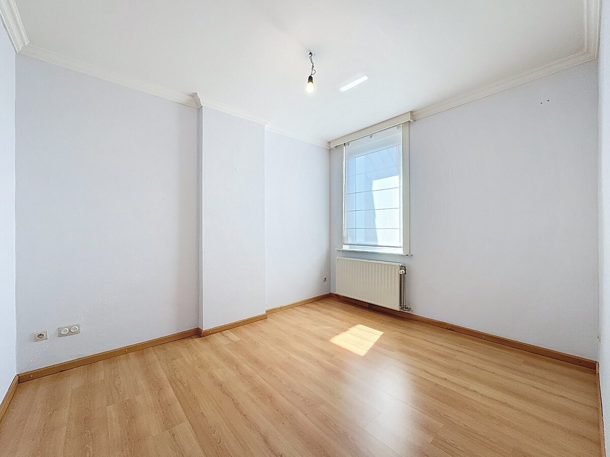 Ruime, instapklare woning met tuin te centrum Zottegem 