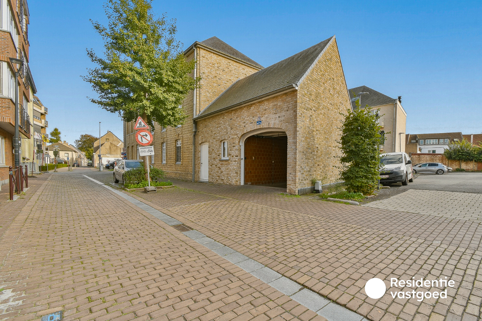 Afgesloten garagebox op centrale ligging in Gistel! 