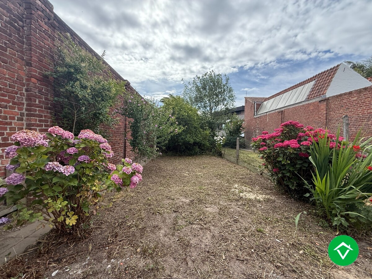 Gezellige rijwoning met 3 slaapkamers en tuin te centrum Roeselare 