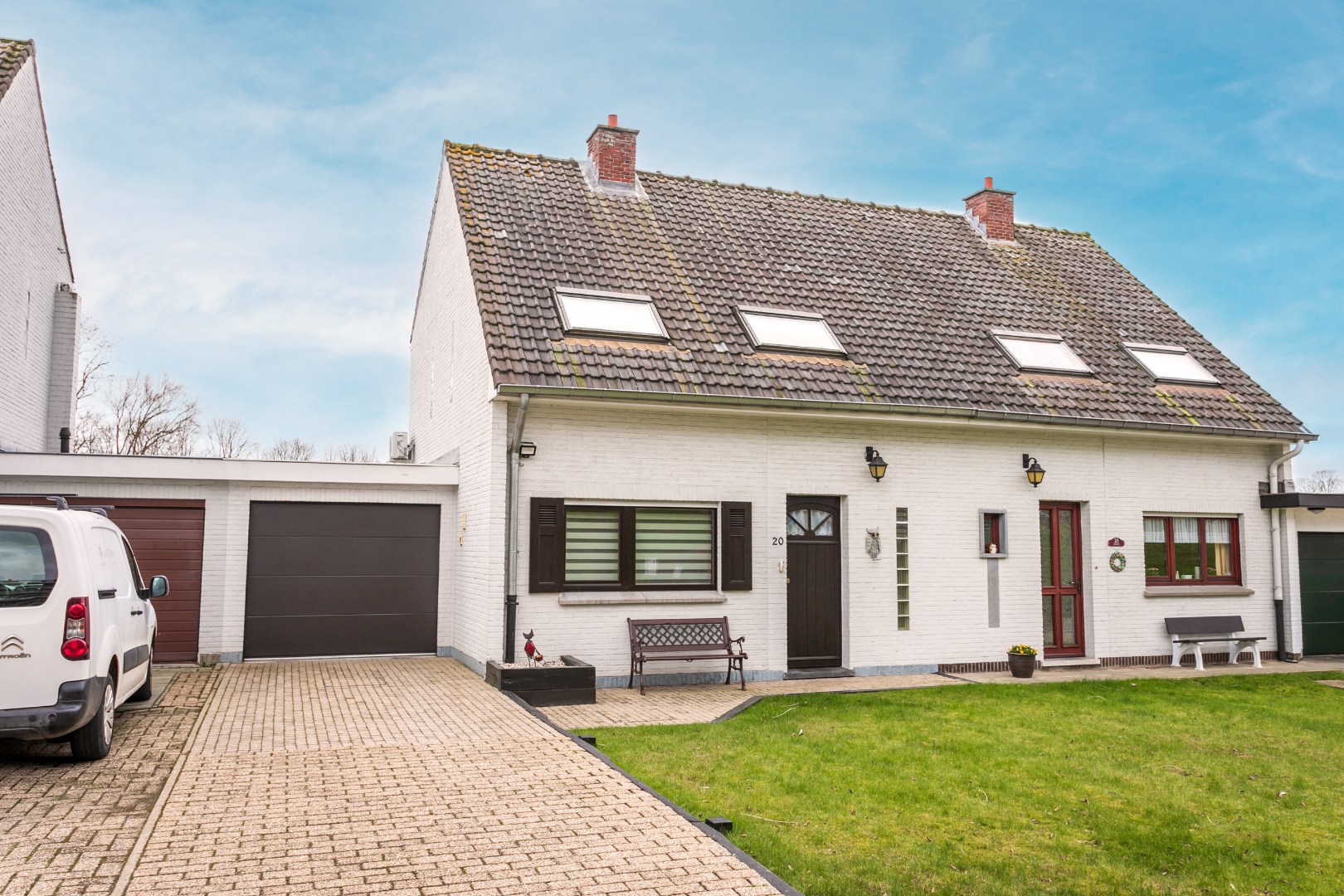 Solide 3-gevel woning met 3 slaapkamers, tuin en garage nabij centrum Halle 