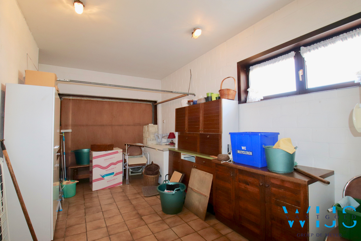 Stevige bungalow op een prachtig perceel van 925 m² te SLEIDINGE ! 