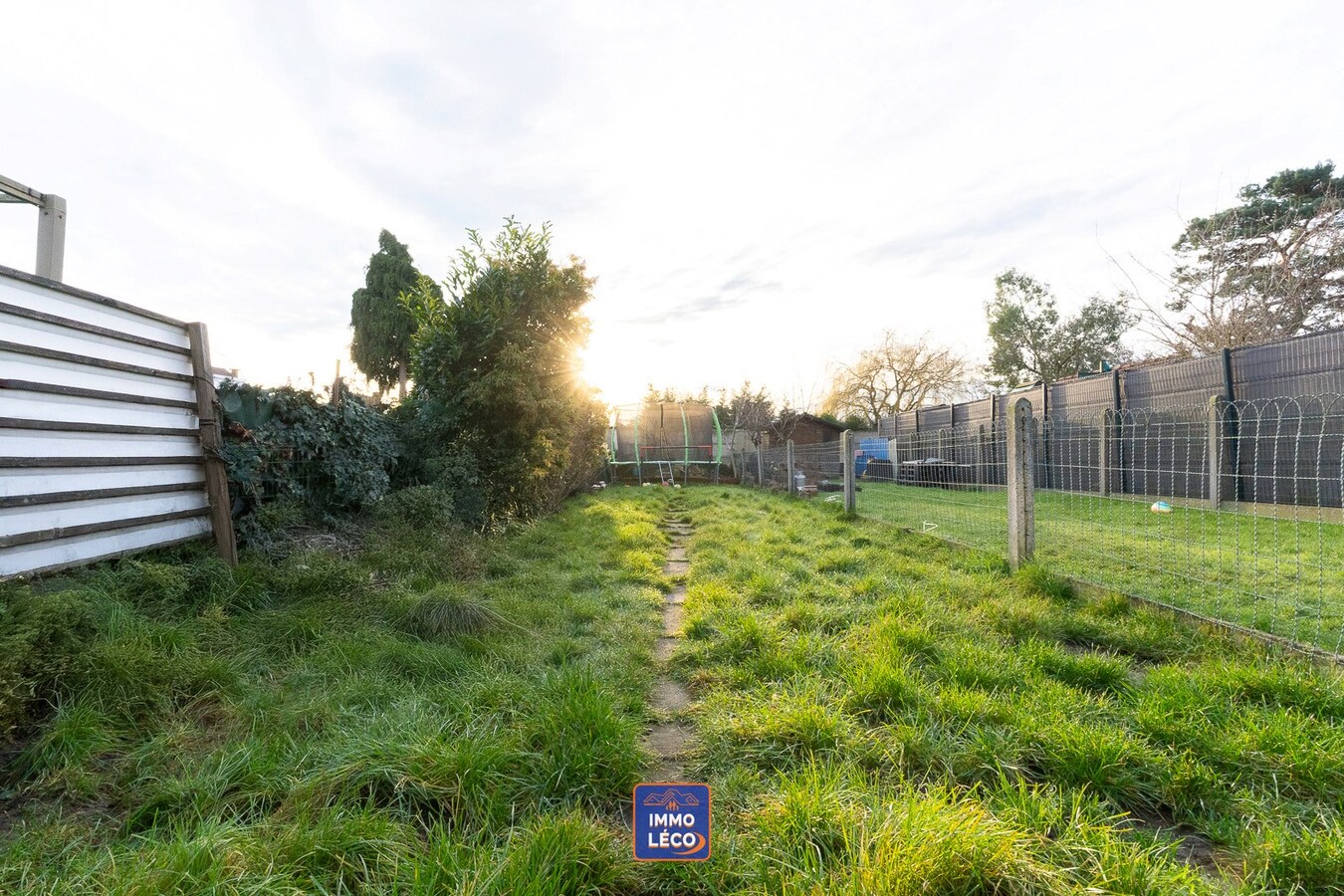 Maison entièrement rénovée en 2021 avec jardin de +/- 130m²  "SUD-EST" ! 