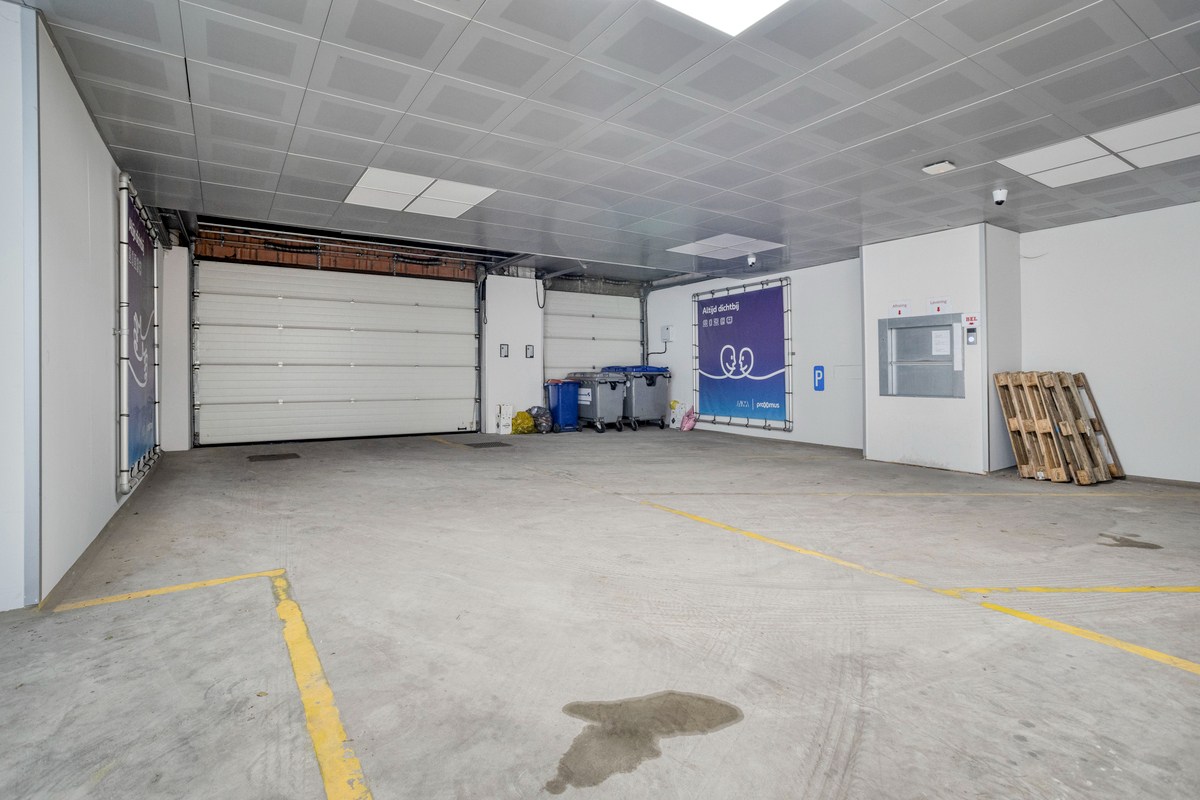 Kantoorpand met handelsruimte te koop nabij Mechelen station