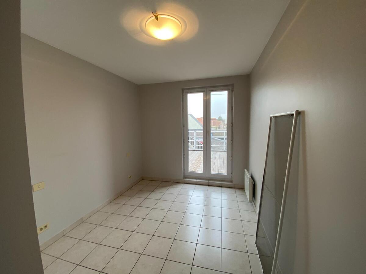 Uitstekend gelegen, ruim woonappartement met groot zonneterras 