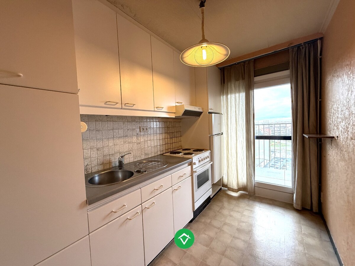 Instapklaar appartement met twee slaapkamers, ruim terras met prachtige vergezichten en kelderberging te Roeselare 