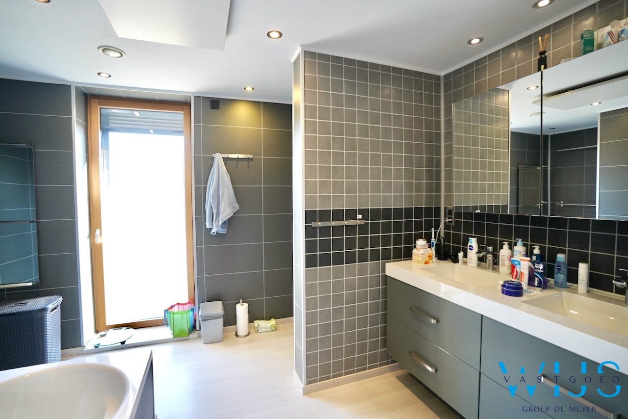 Zeer ruime gezinswoning te Zelzate ! 